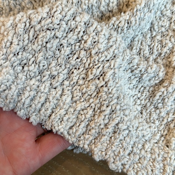 Babaton knit crop top size small - Picture 3 of 3